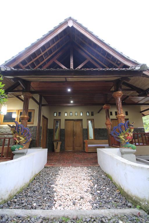 Villa Bale Seni Mataram Bagian luar foto