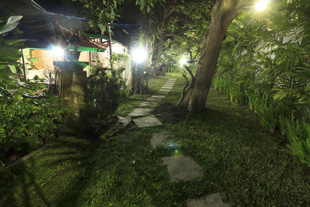 Villa Bale Seni Mataram Bagian luar foto